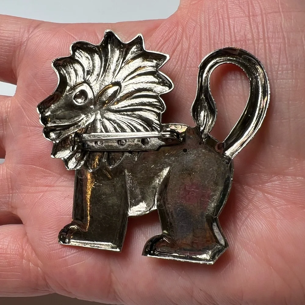 Lion Brooch Pin